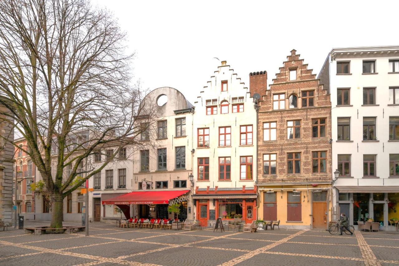 The Hendrik Square